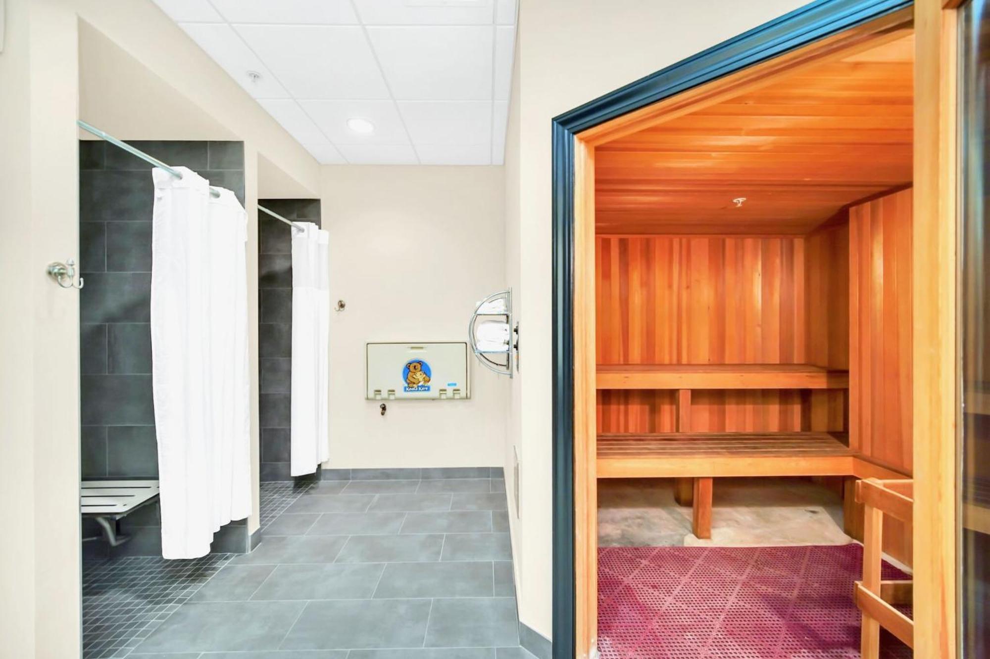 Holiday home Near - 2br Unit - Pool And Hot Tub *