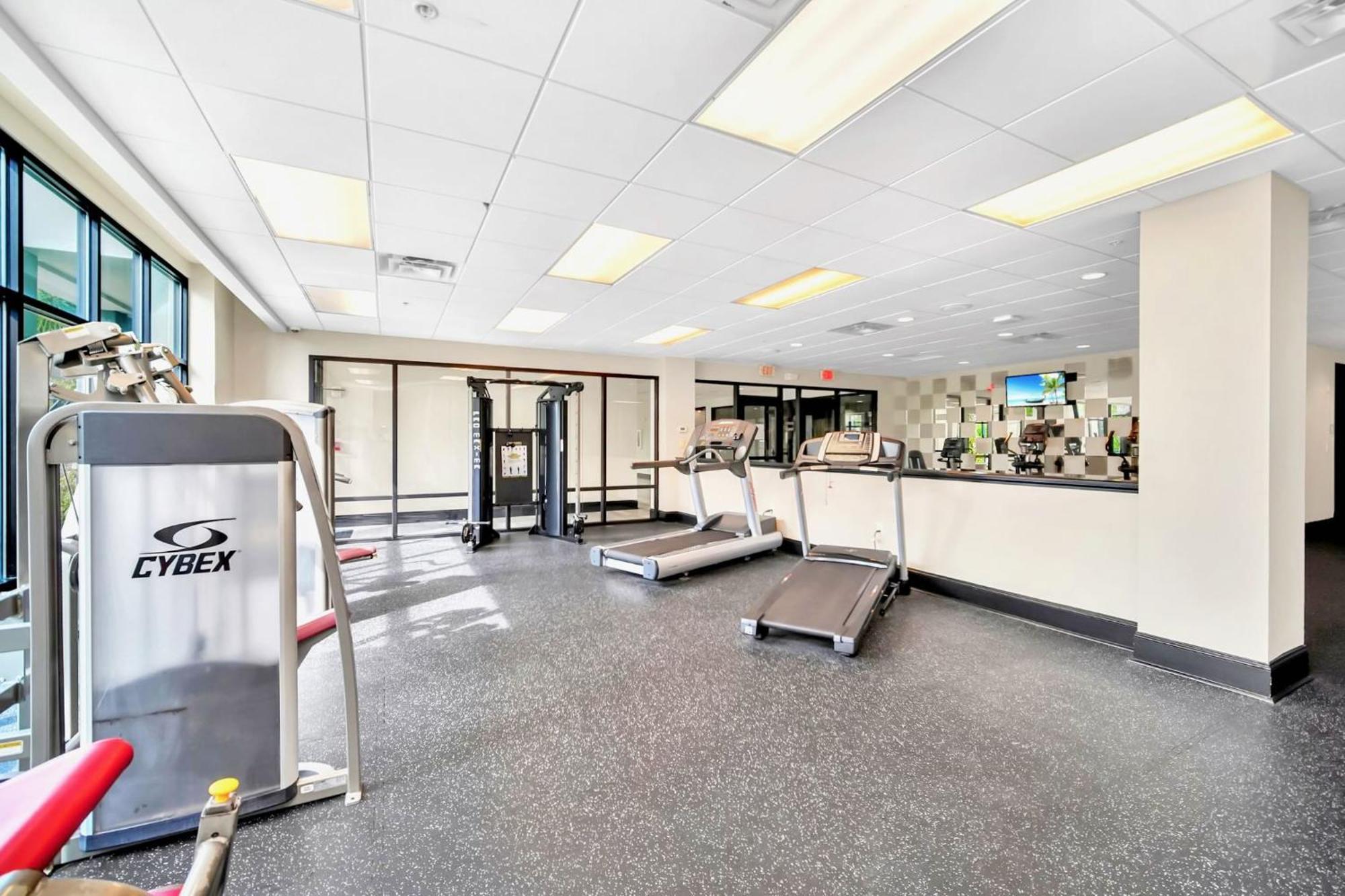 Near - 2br Unit - Pool And Hot Tub