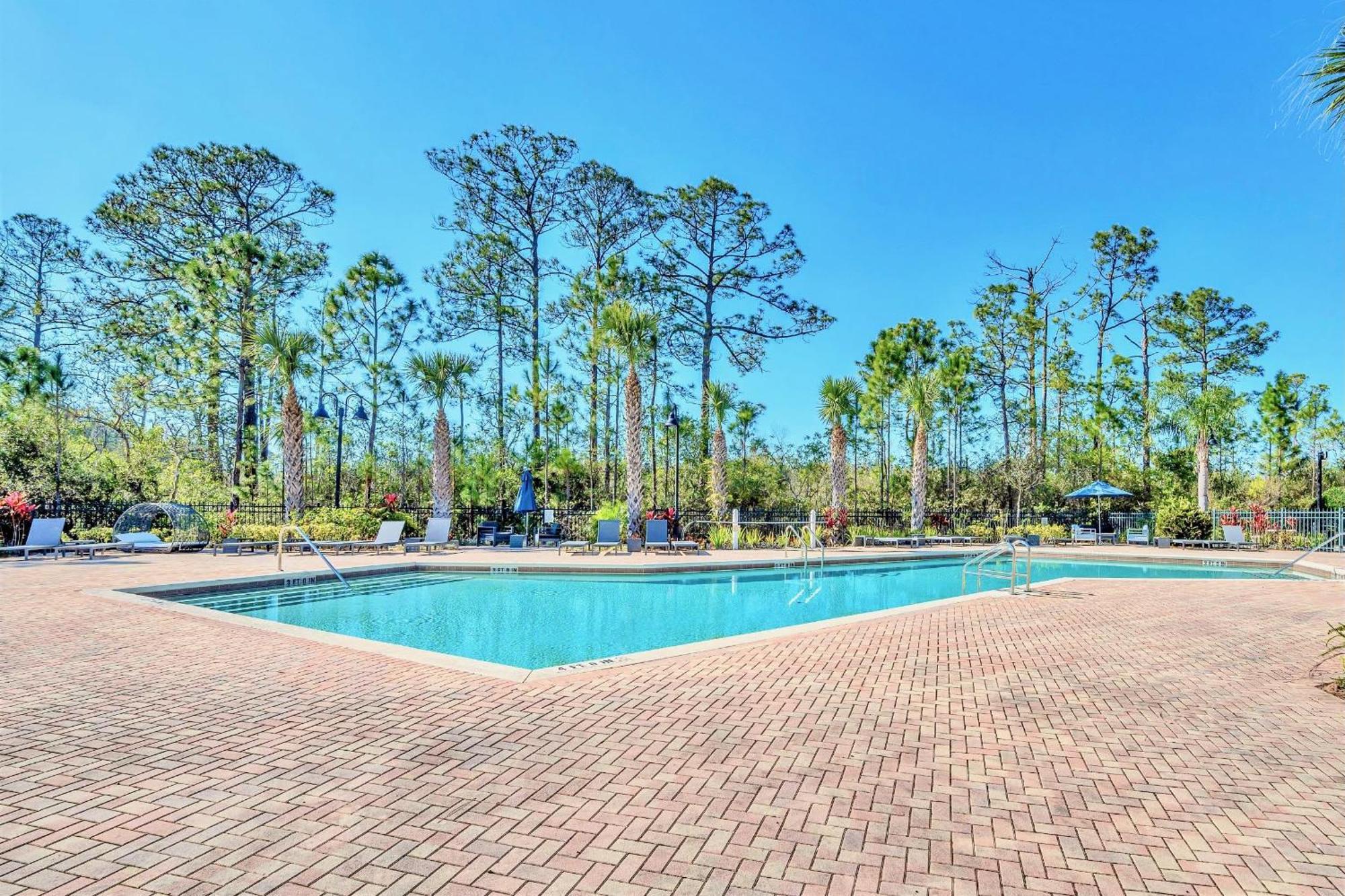 Holiday home Near - 2br Unit - Pool And Hot Tub
