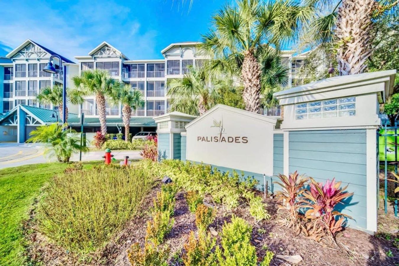 Near - 2br Unit - Pool And Hot Tub Holiday home