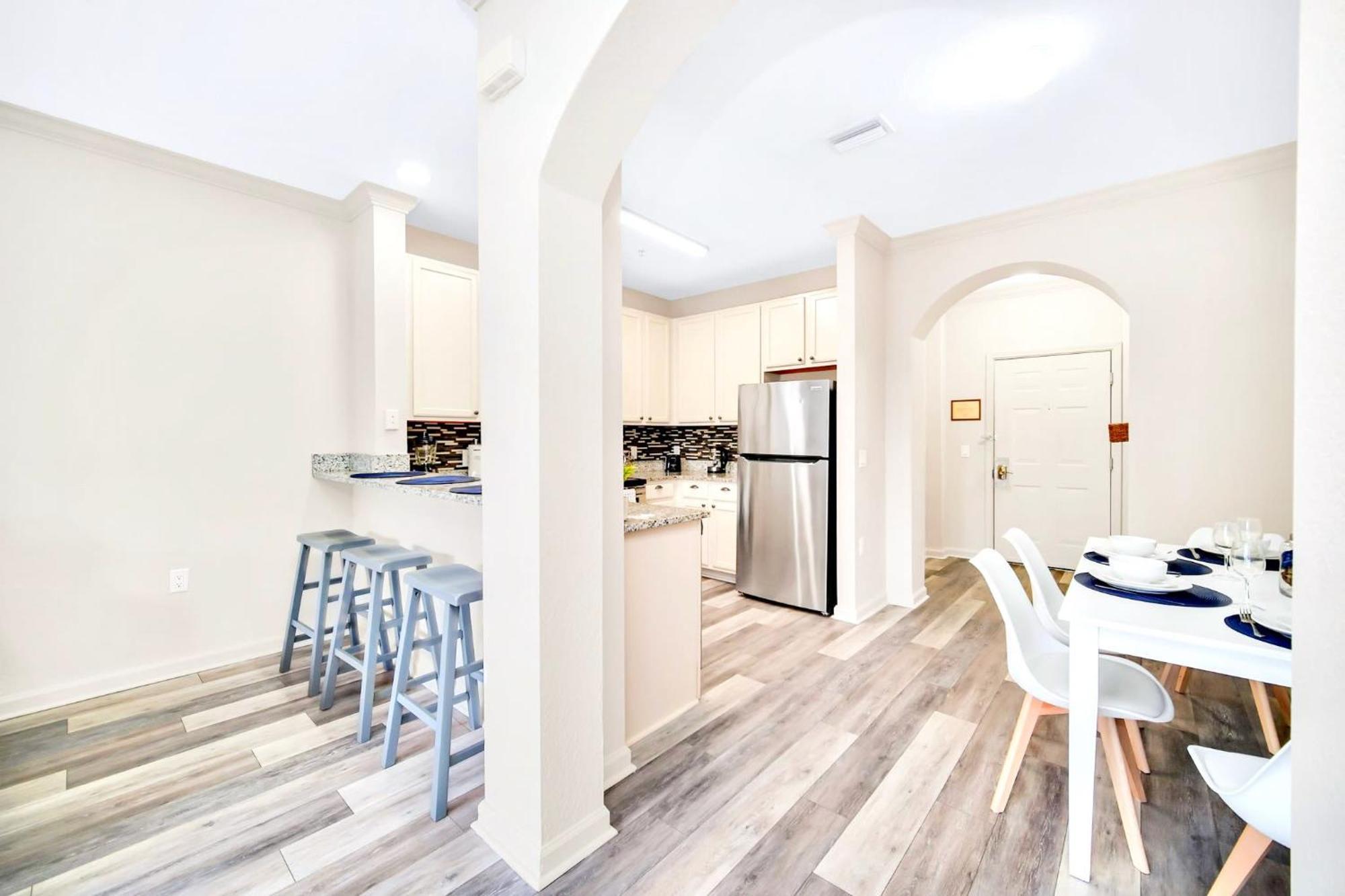 Near - 2br Unit - Pool And Hot Tub