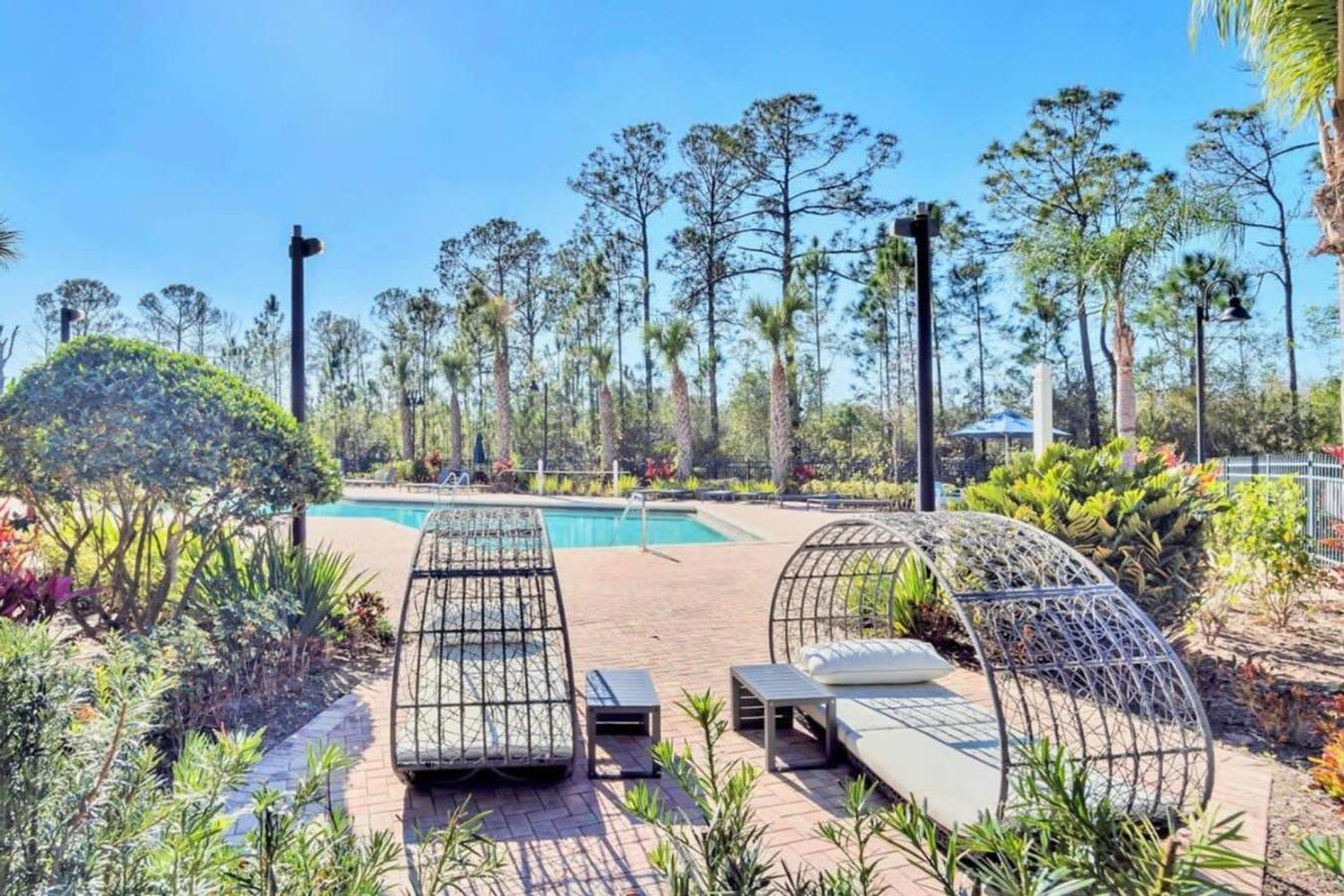 Near - 2br Unit - Pool And Hot Tub Holiday home *