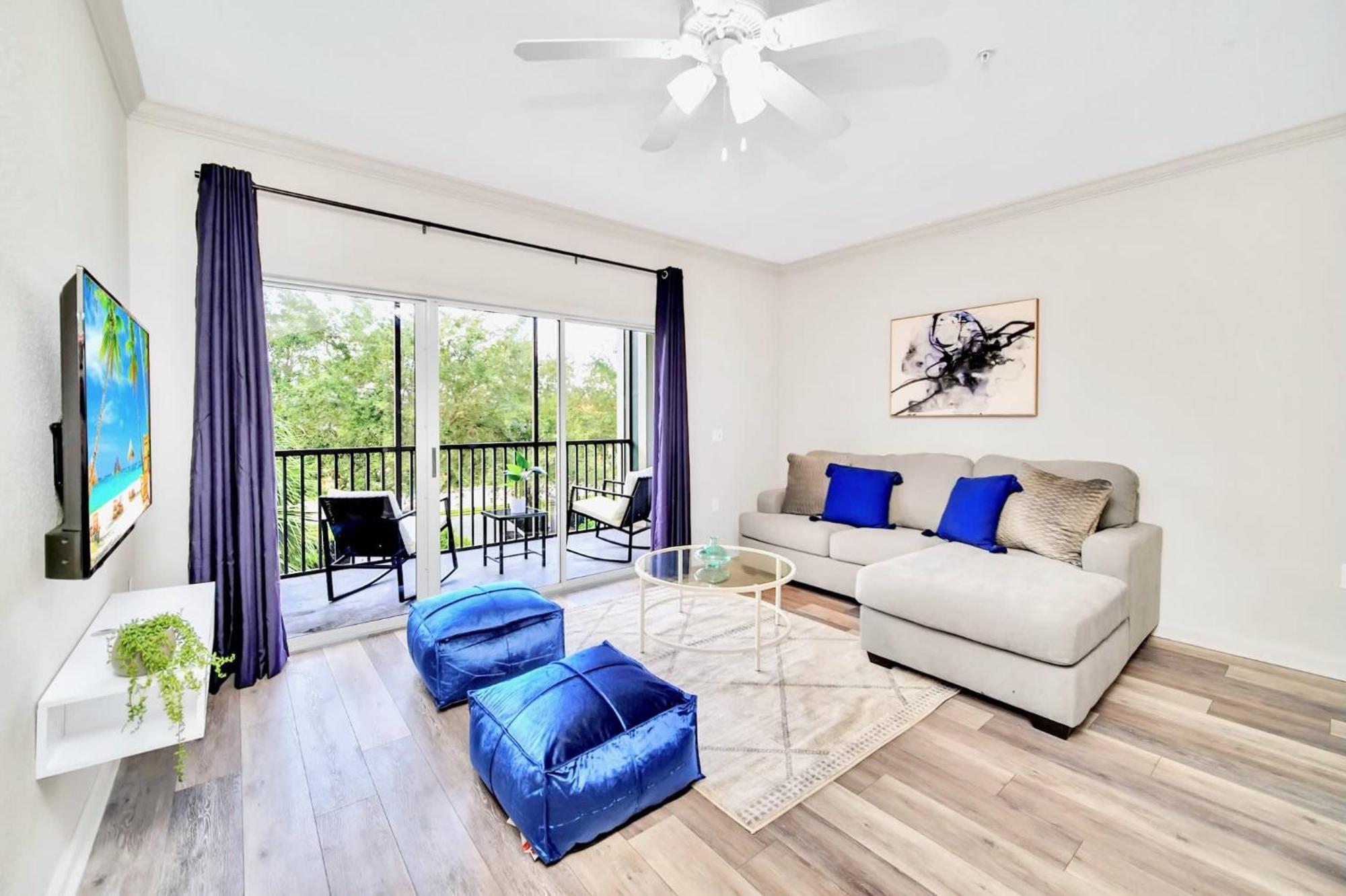 Holiday home Near - 2br Unit - Pool And Hot Tub *