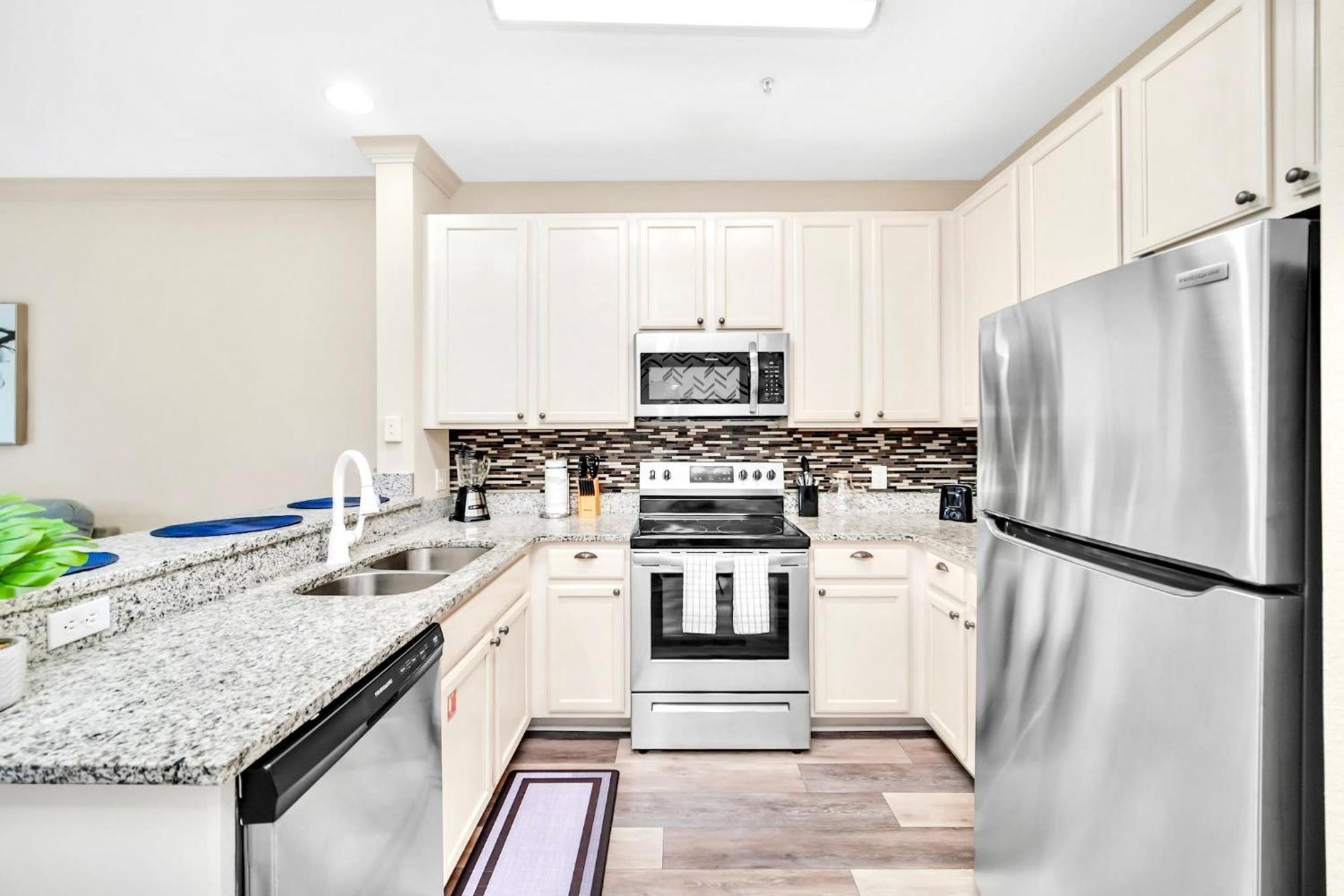 Near - 2br Unit - Pool And Hot Tub *