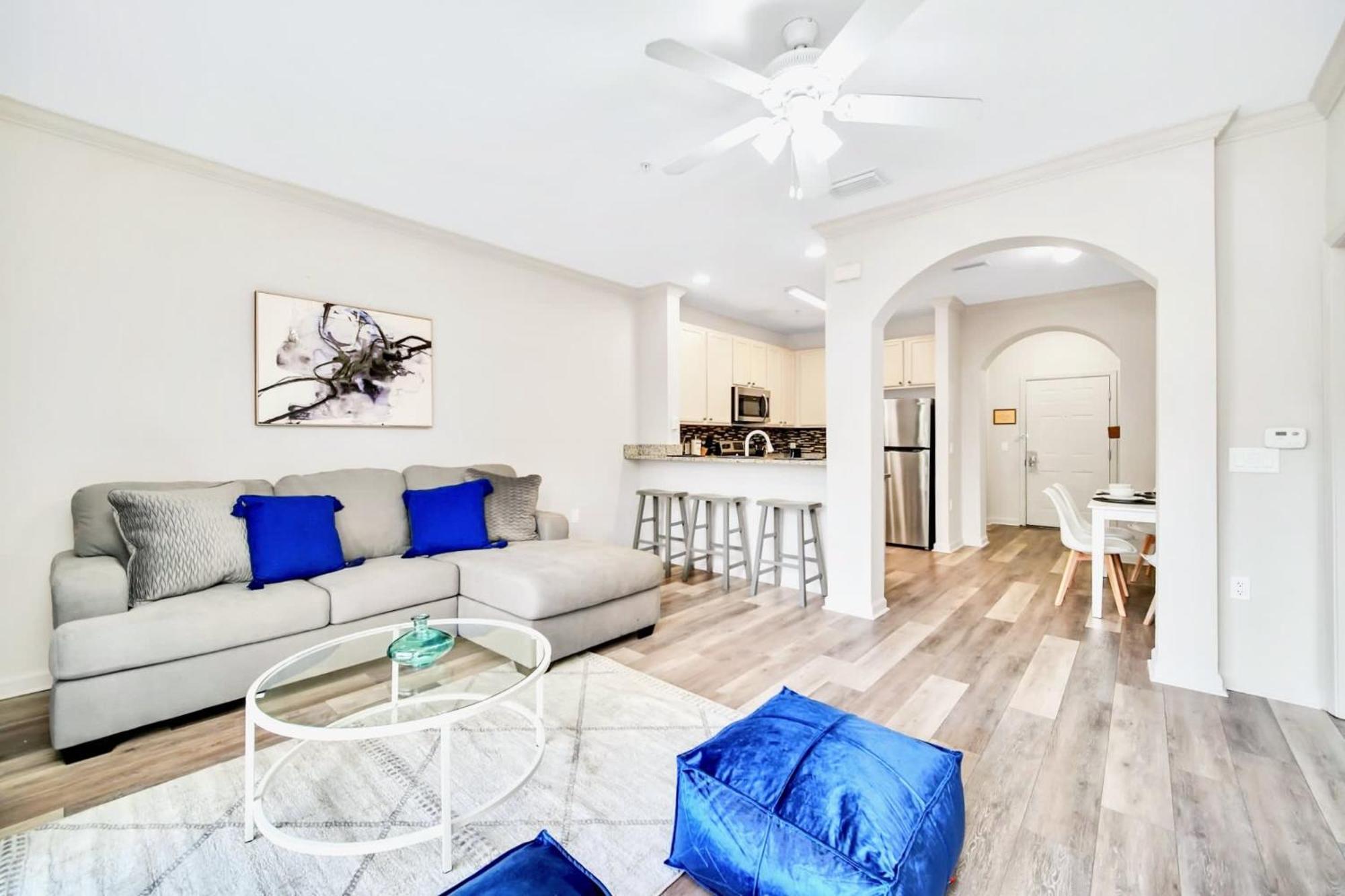 Holiday home Near - 2br Unit - Pool And Hot Tub *
