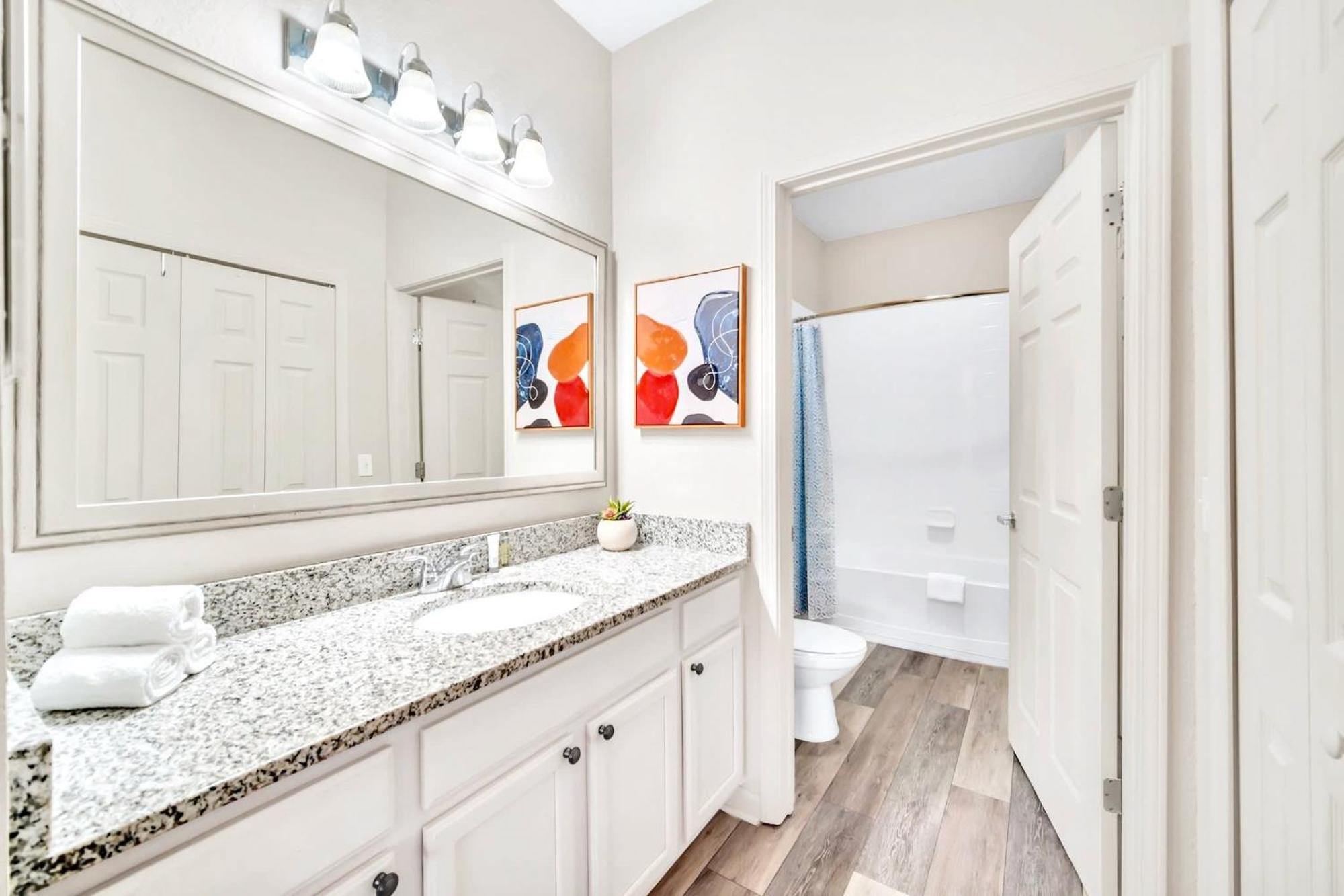 Holiday home Near - 2br Unit - Pool And Hot Tub *
