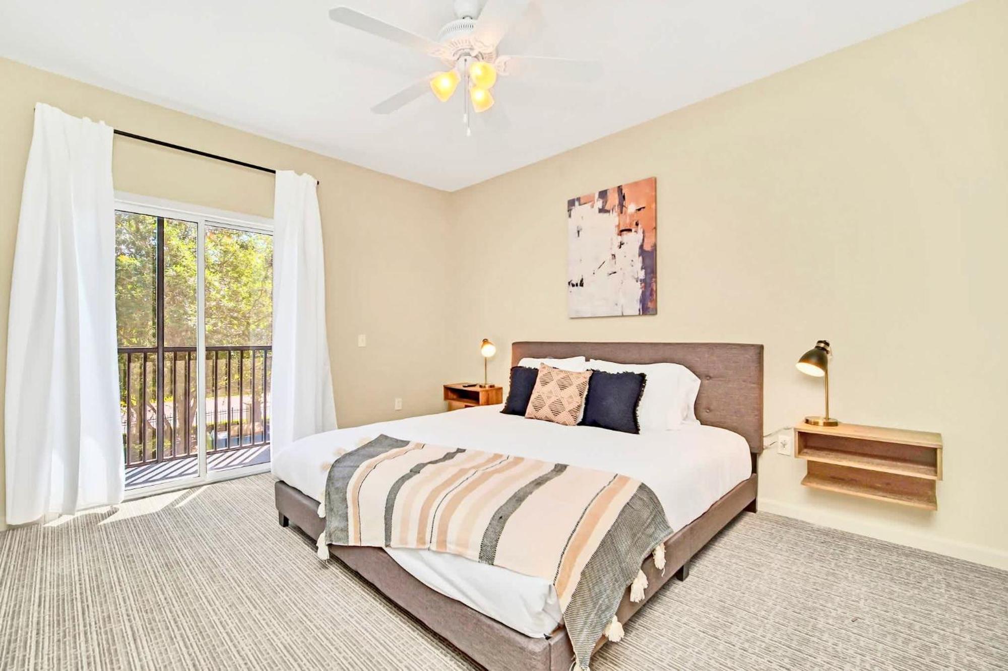Near - 2br Unit - Pool And Hot Tub