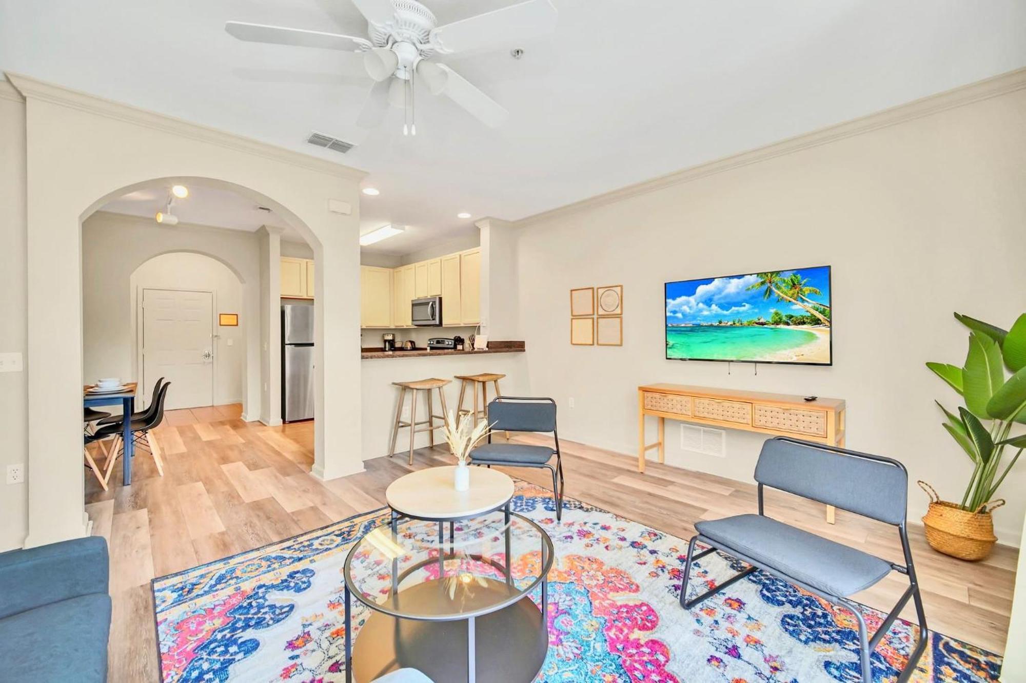 Near - 2br Unit - Pool And Hot Tub Holiday home *